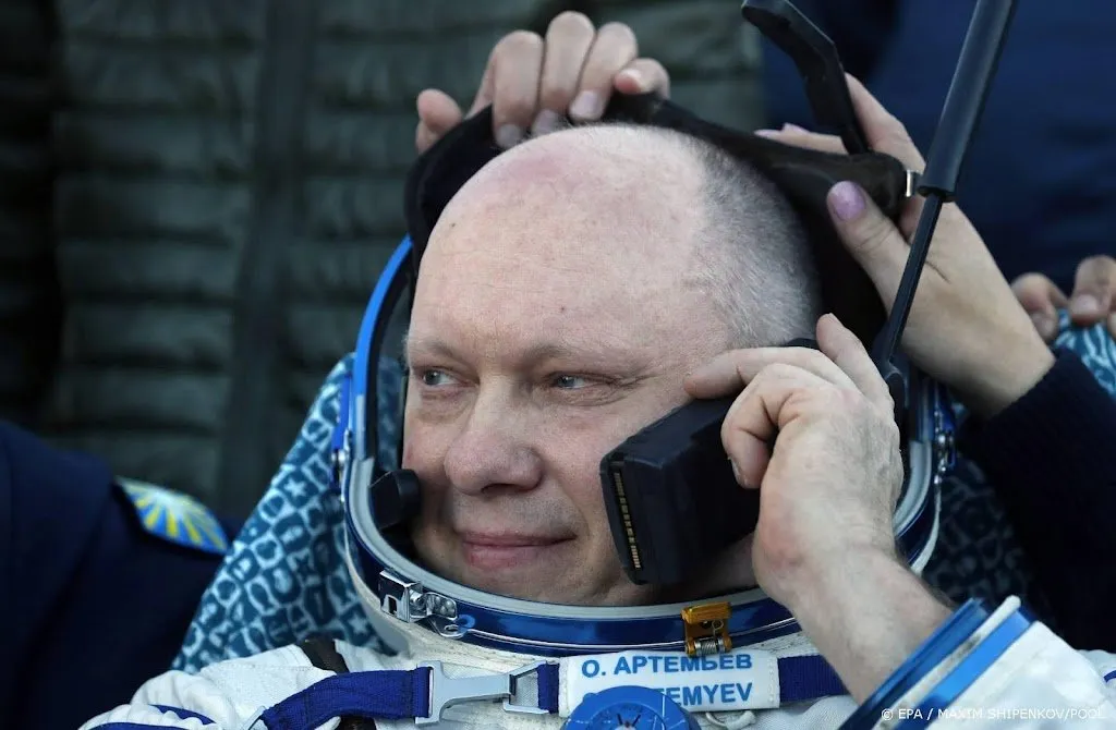 russische kosmonaut moet halsoverkop terug naar iss om defect pak1660788303