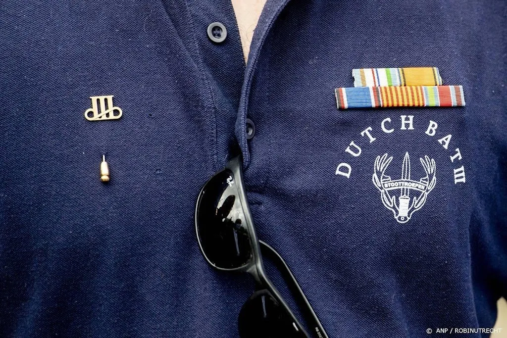 rutte biedt dutchbat veteranen srebrenica excuses aan1655555542
