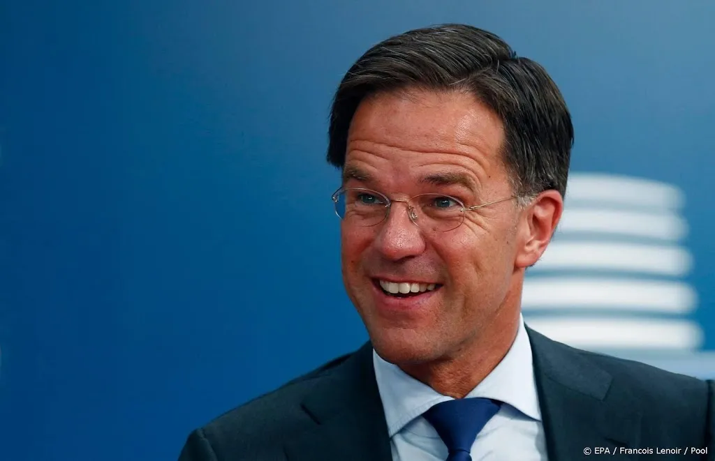 rutte bij parade op franse nationale feestdag1563067693