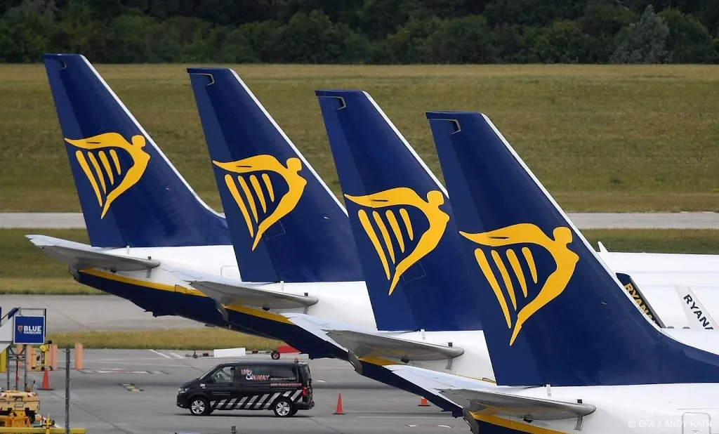 ryanair chanteert personeel met loonsverlaging1603472895