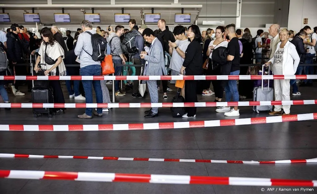 schiphol bijna hele herfstvakantie minder dan uur wachttijd1667232314