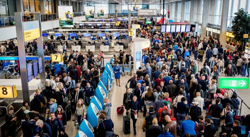 schiphol zon 6000 reizigers op inhaalvlucht1525065369