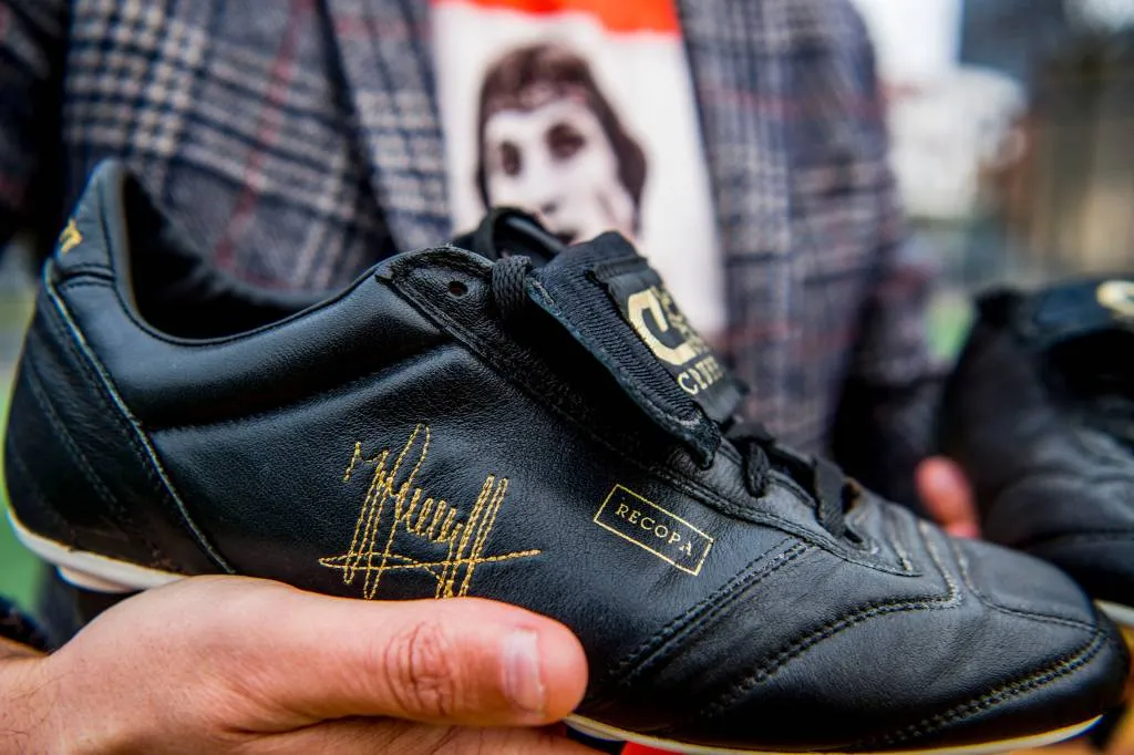 schoenen cruijff geveild voor 30 mille1521933363