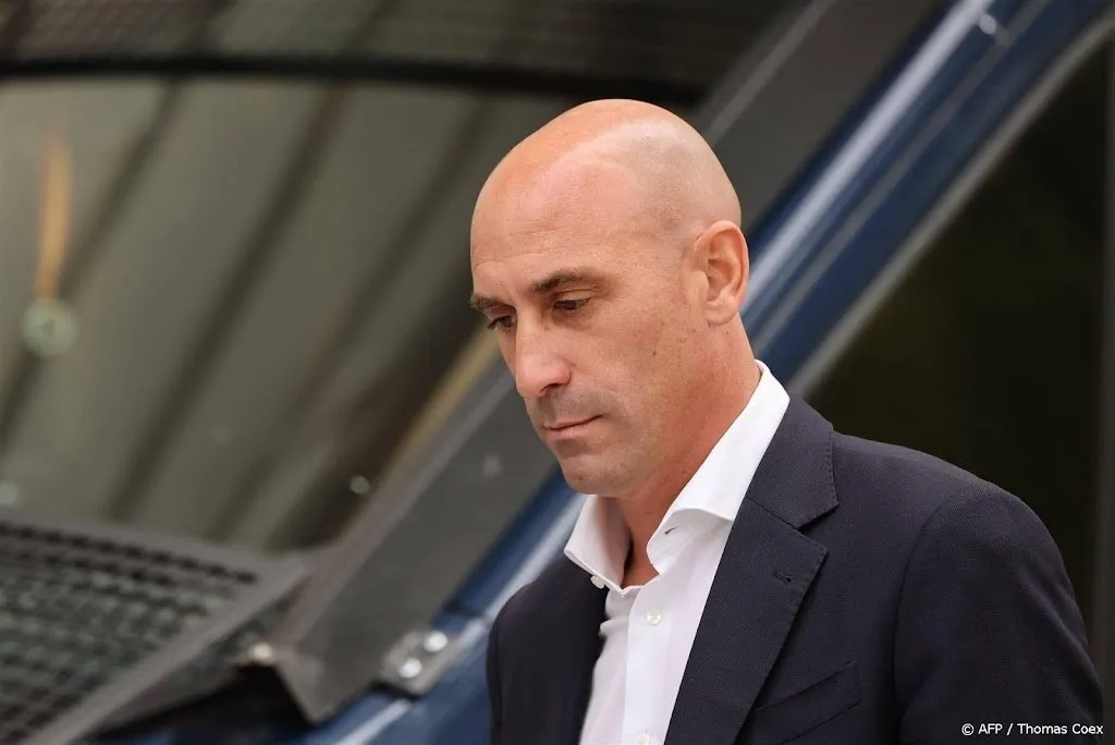 spaanse aanklager rubiales moet uit buurt hermoso blijven1694786974