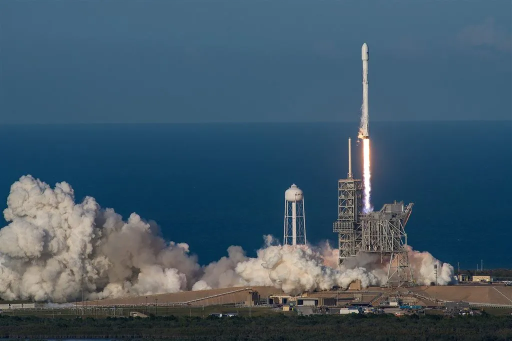 spacex lanceert spionagesatelliet1493641203