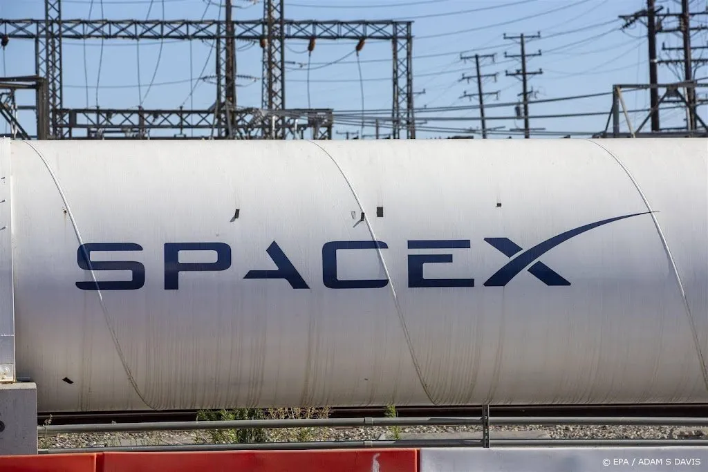 spacex test nieuw ruimteschip waar mogelijk 100 mensen in kunnen1681706061