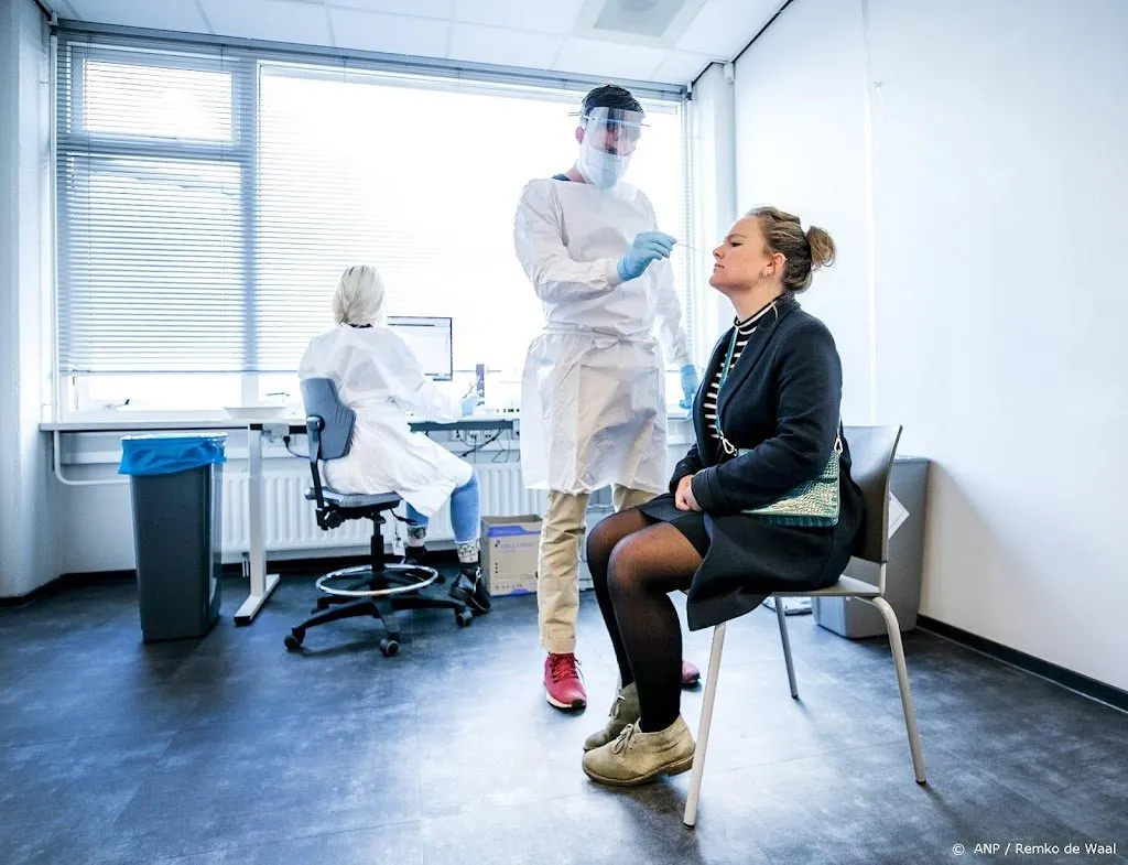 studenten en ex zorgmedewerkers helpen in de ziekenhuizen1639237936