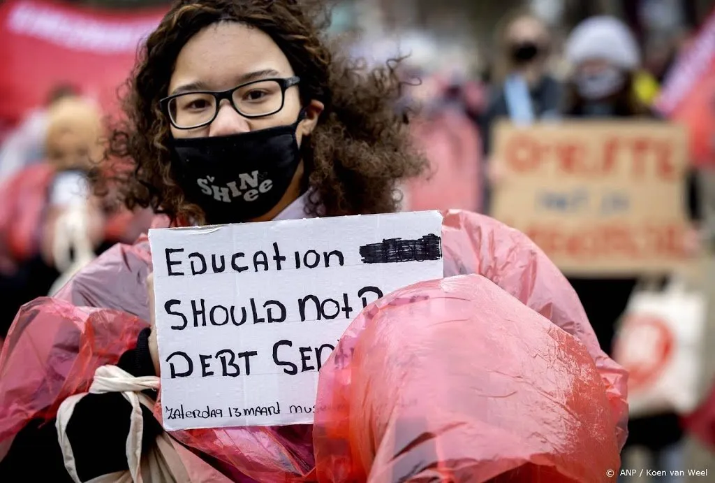 studentenorganisaties roepen op tot staking tegen studieschuld1622442764