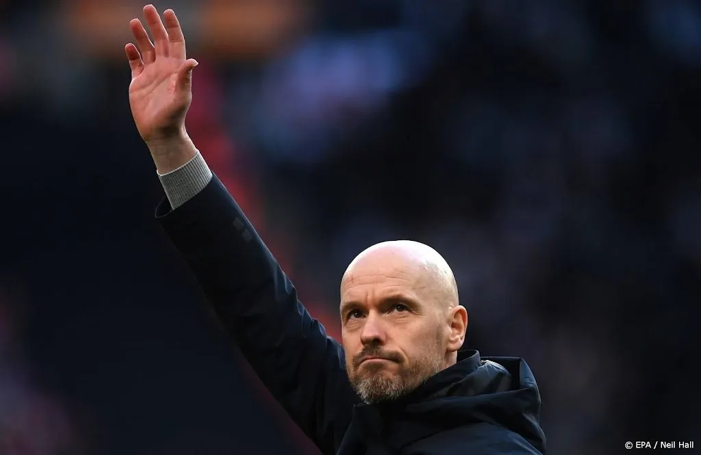 ten hag pakt met league cup eerste prijs bij manchester united1677436817