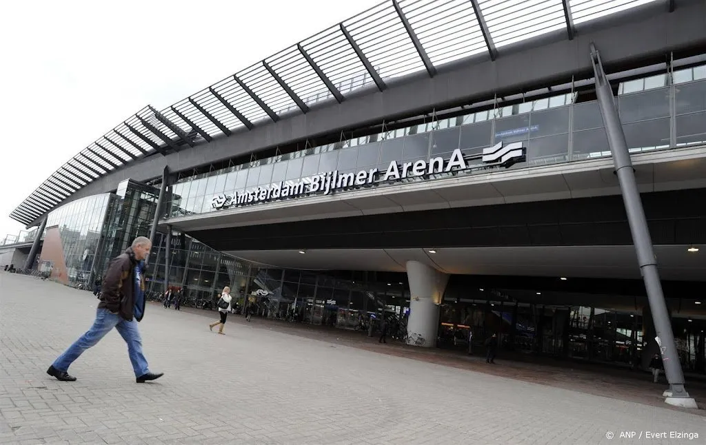 tieners 12 en 13 opgepakt voor mishandeling bij station bijlmer1683806898