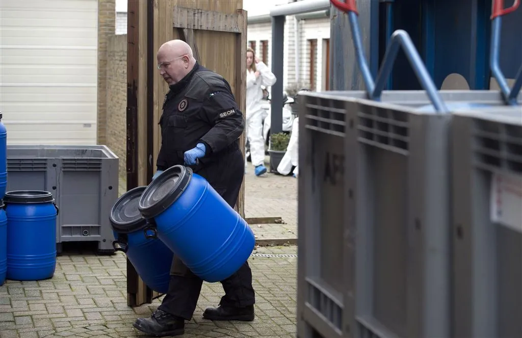 tientallen drugslabs in woonwijken opgerold1445708175