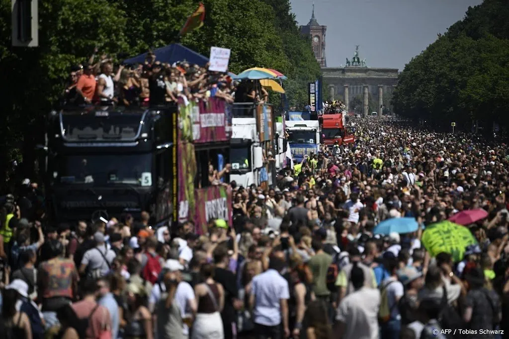tientallen mensen naar ziekenhuis na grote straatparade berlijn1688886585