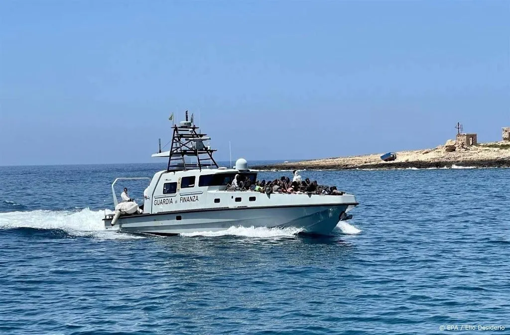 tientallen migranten op zee vermist bij italie1691317720