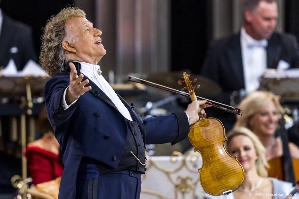 tractoren in buurt van concert andre rieu in maastricht1659198995