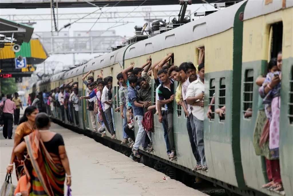 treinen ontspoord in india vrees voor doden1438738330