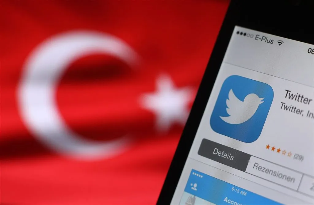 turkije sluit facebook twitter en youtube1428321364