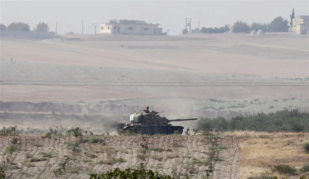 turkse tanks rijden syrie binnen1472028113