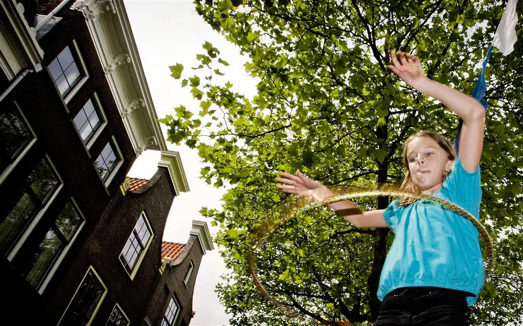 tv op zwart voor buitenspeeldag1465364429