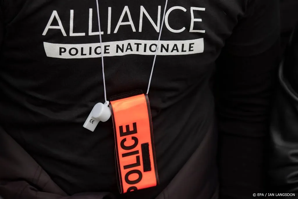 twee doden steekpartij politiebureau parijs1570106164
