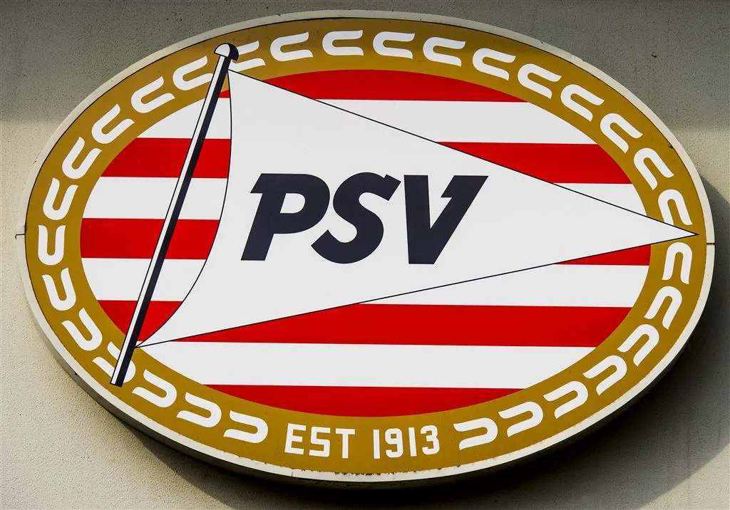 twee oud jeugdspelers psv melden misbruik1494398886