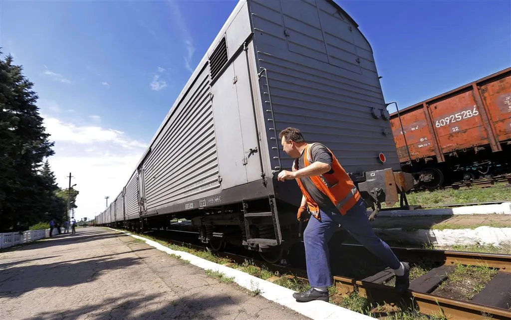 tweede trein met koelwagons in torez1405923132