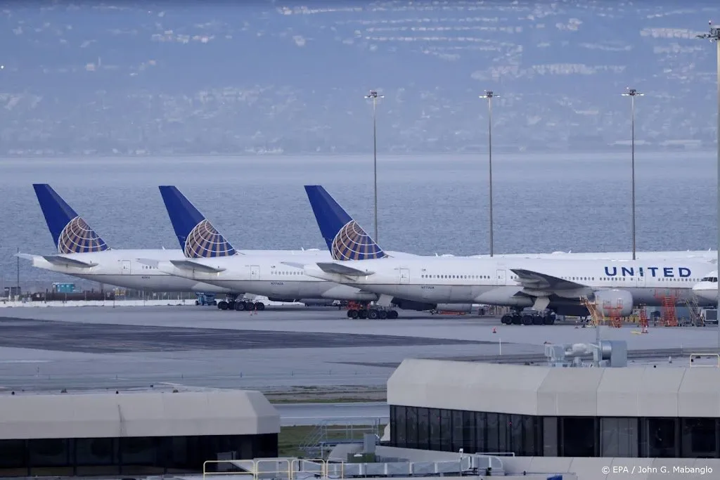 united airlines ontslaat bijna 600 mensen vanwege weigeren vaccin1632902656