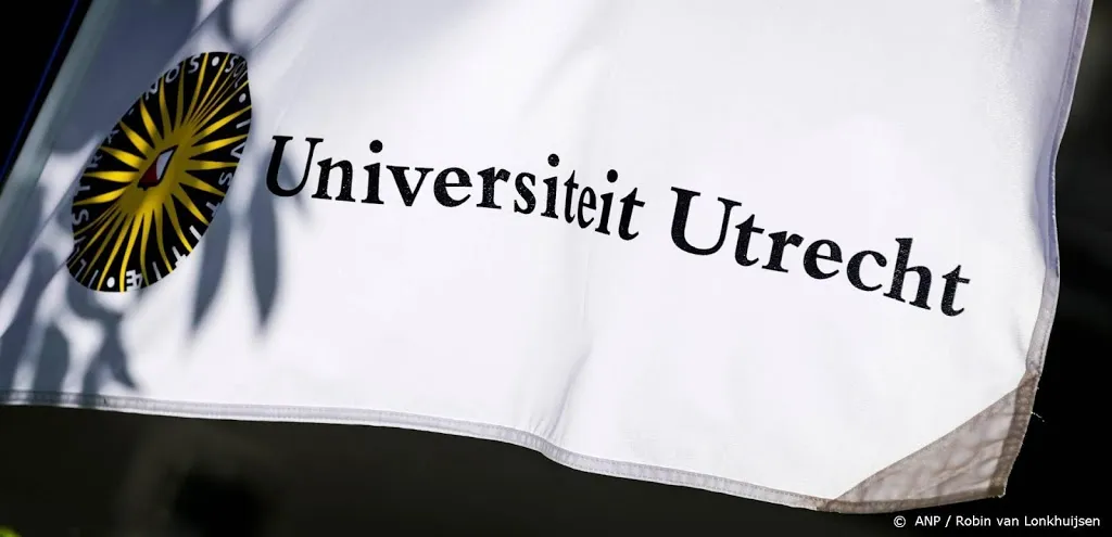 universiteitsbaas reist voor 124 000 euro1555594577