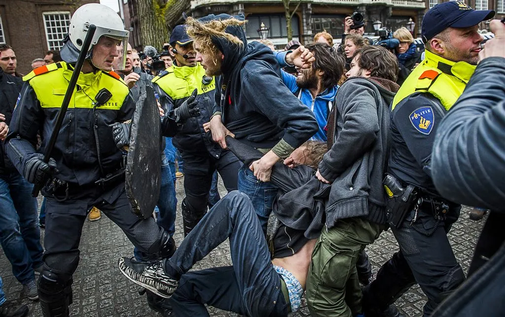 uva docenten bestuur weg na ontruiming1428897365