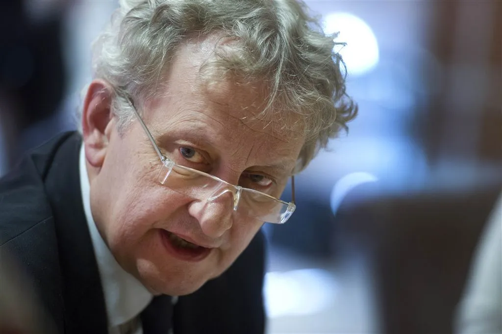 van der laan alert op verdachte situaties1413954489