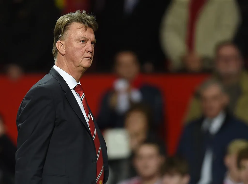 van gaal afwachten of club me nog steunt1451145371