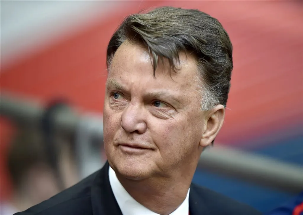 van gaal trekt aan haren engelse journalist1462120384