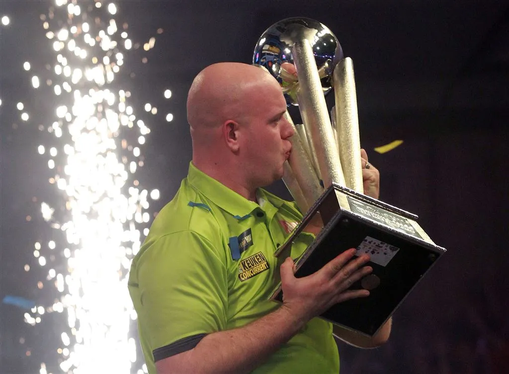 van gerwen overmand door emoties na triomf1483396584