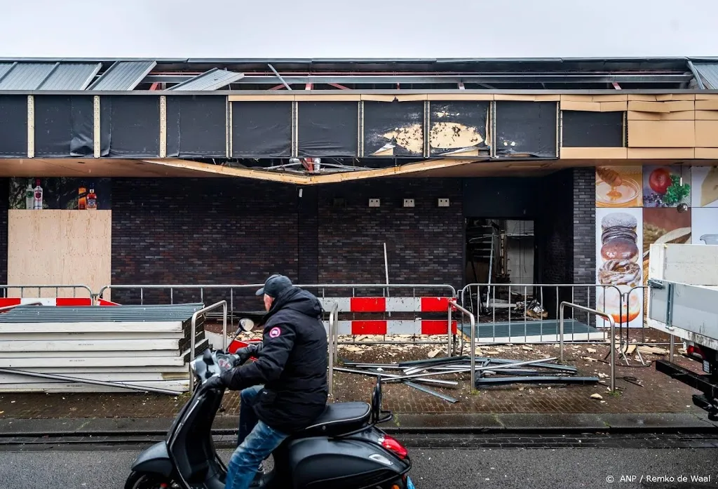 verdacht pakket gevonden voor poolse supermarkt in aalsmeer1610280729