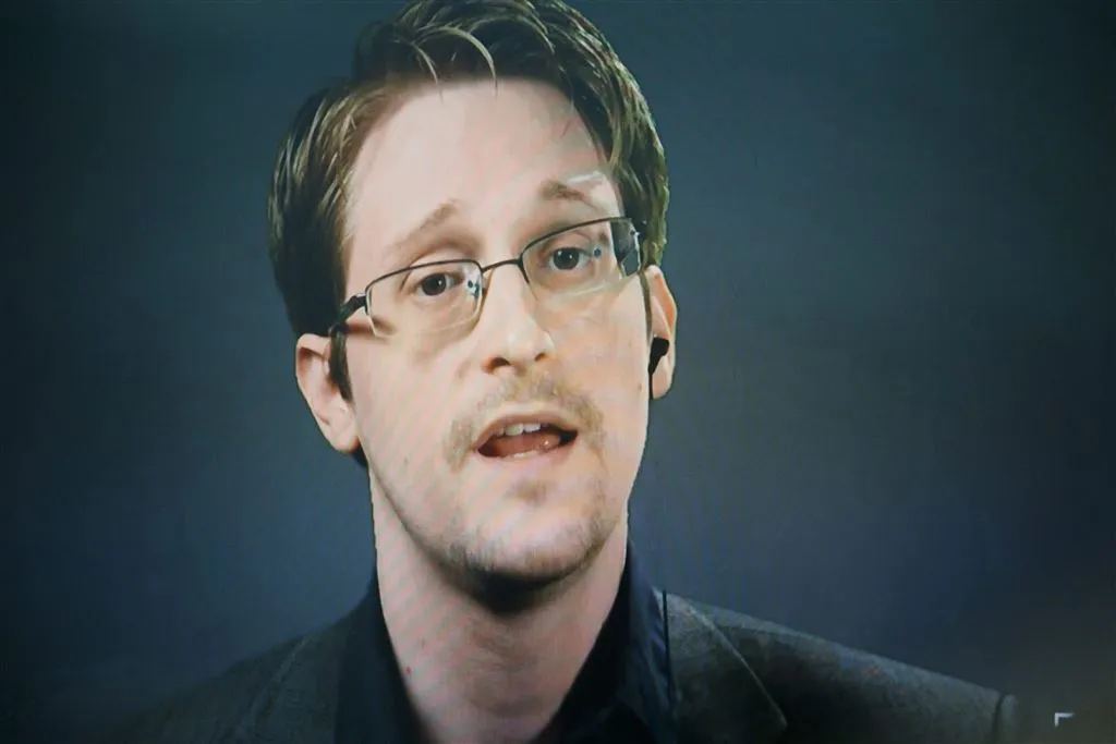 vernietigend rapport over edward snowden1473983633