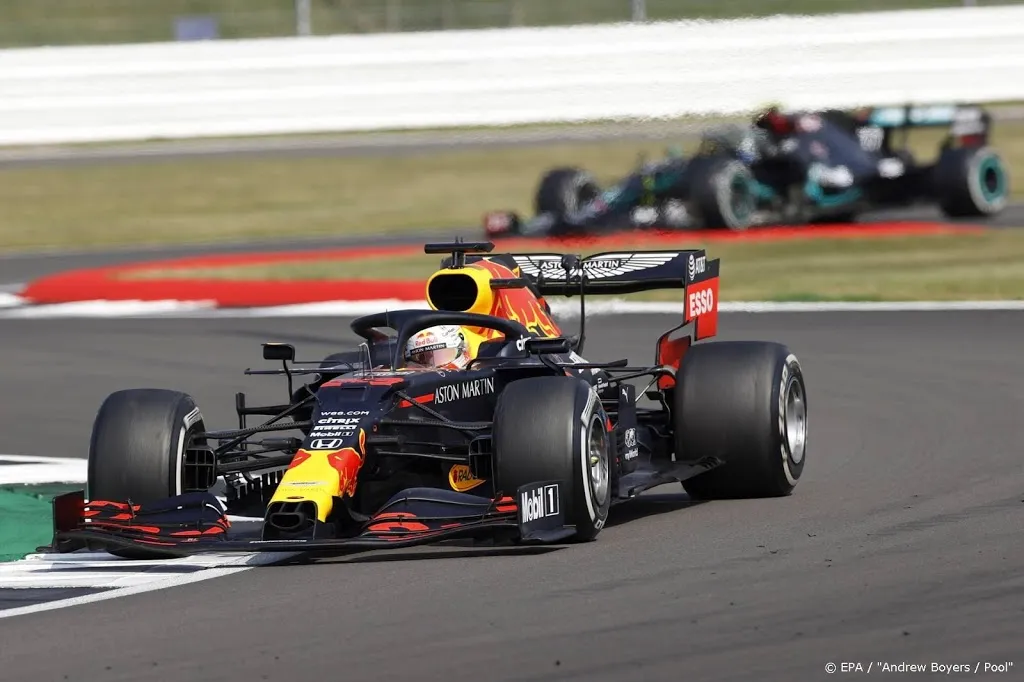 verstappen wint na gok met banden jubileumrace formule 11596984248