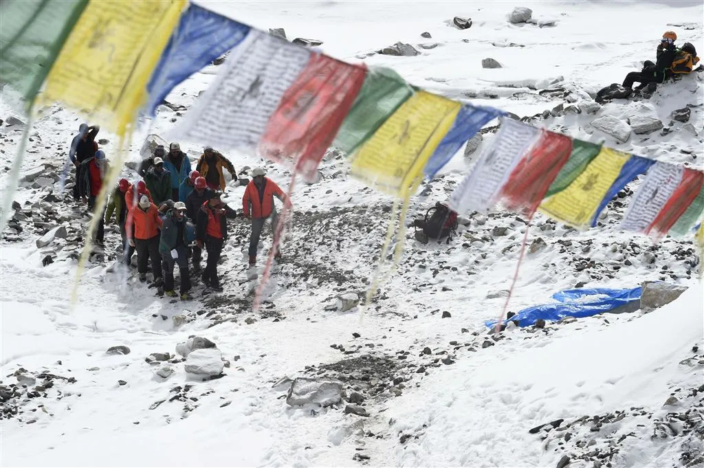 vliegtuig met gewonden everest in kathmandu1430033117