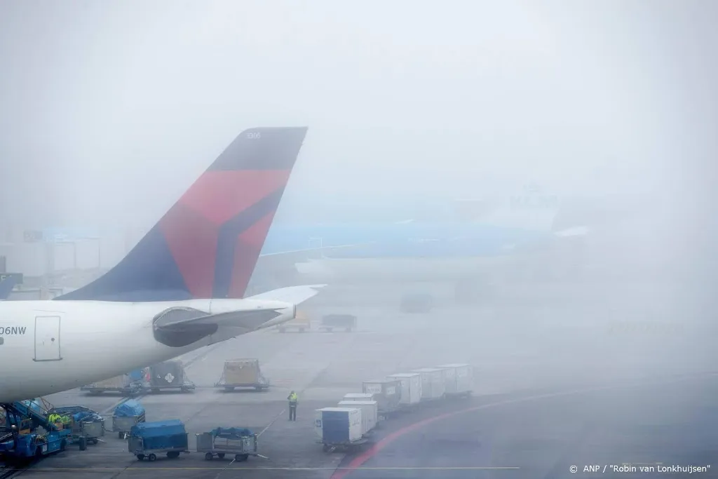 vluchten vertraagd op schiphol door mist1575534054