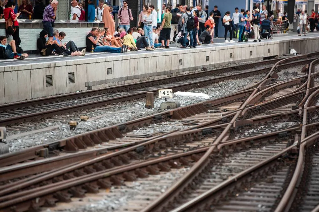 vluchtende dief veroorzaakte treinstoring1534952410