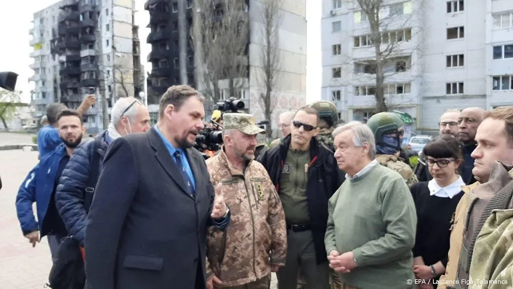 vn chef hekelt absurde oorlog op bezoek in oekraine1651134069