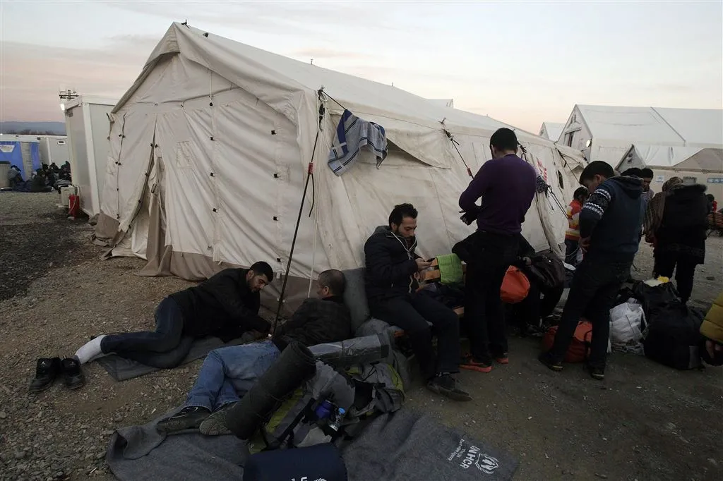 vn vluchtelingenstroom griekenland houdt aan1454752093