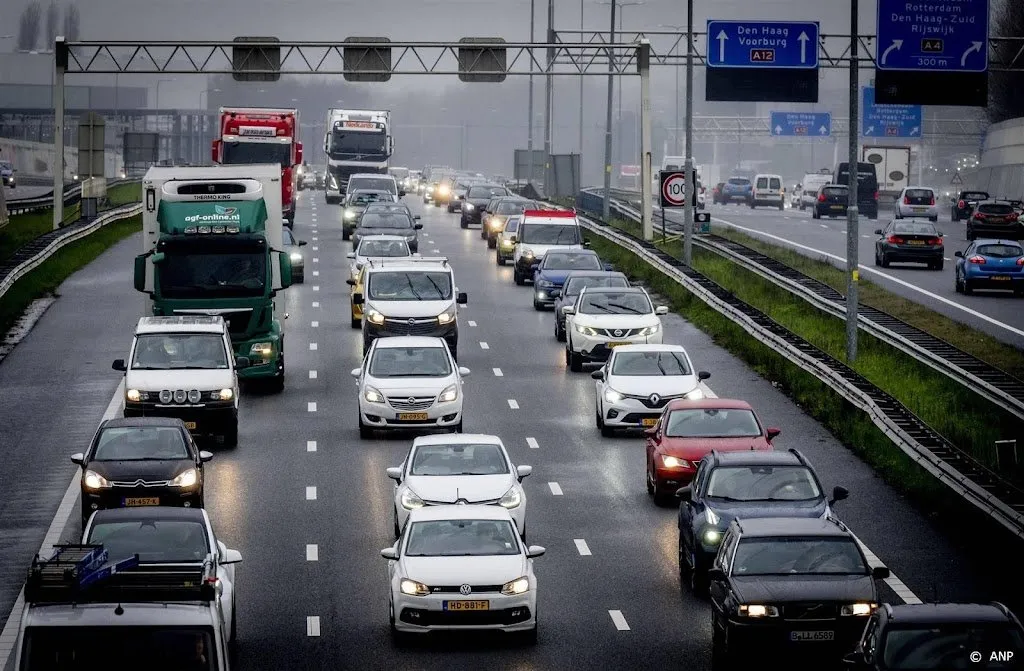 vrouw steekt na aanrijding twee keer a12 over en zorgt voor chaos1681811549