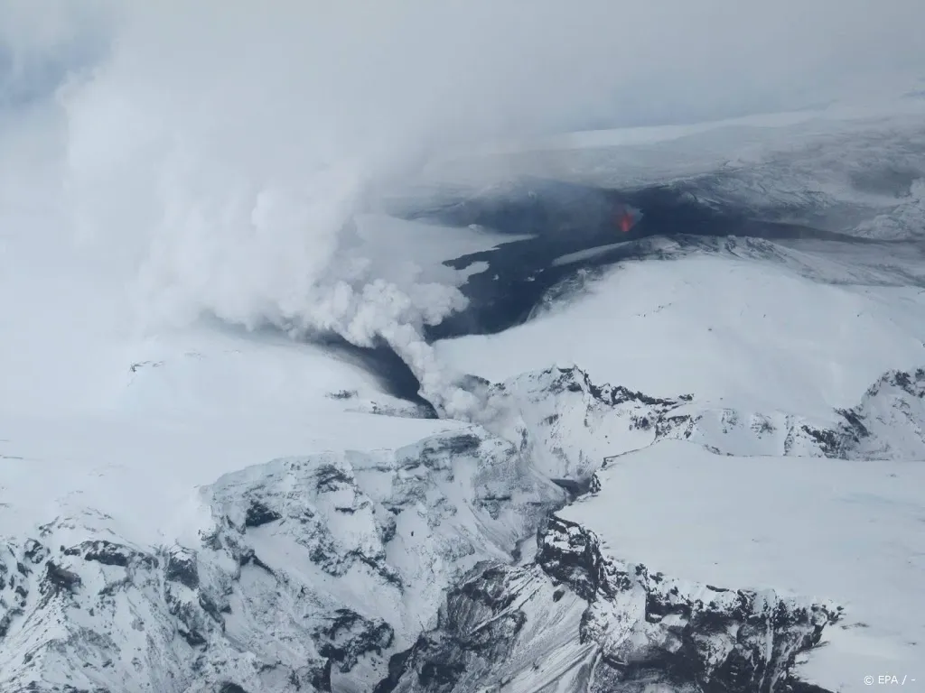vulkaanuitbarsting in zuidwesten ijsland vliegverkeer stilgelegd1616196757