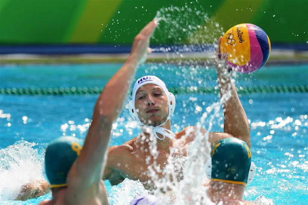 waterpoloers hebben last van groene water1470887830