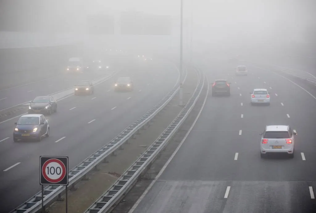 weerbureaus waarschuwen voor mist en gladheid1542347785