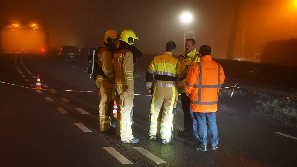 woonboten in gevaar door snel zakken maas1483091764