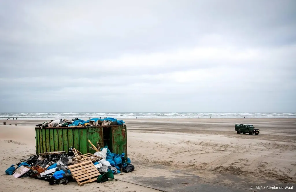 zakken vol rommel geruimd op terschelling1546701152