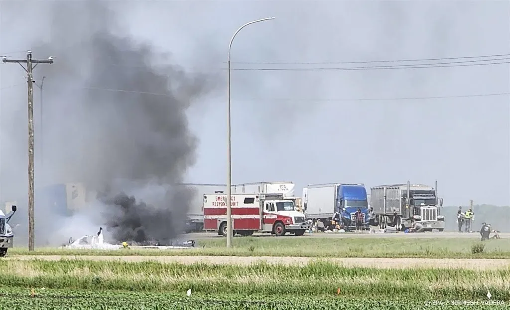 zeker vijftien doden door botsing in canada1686878664