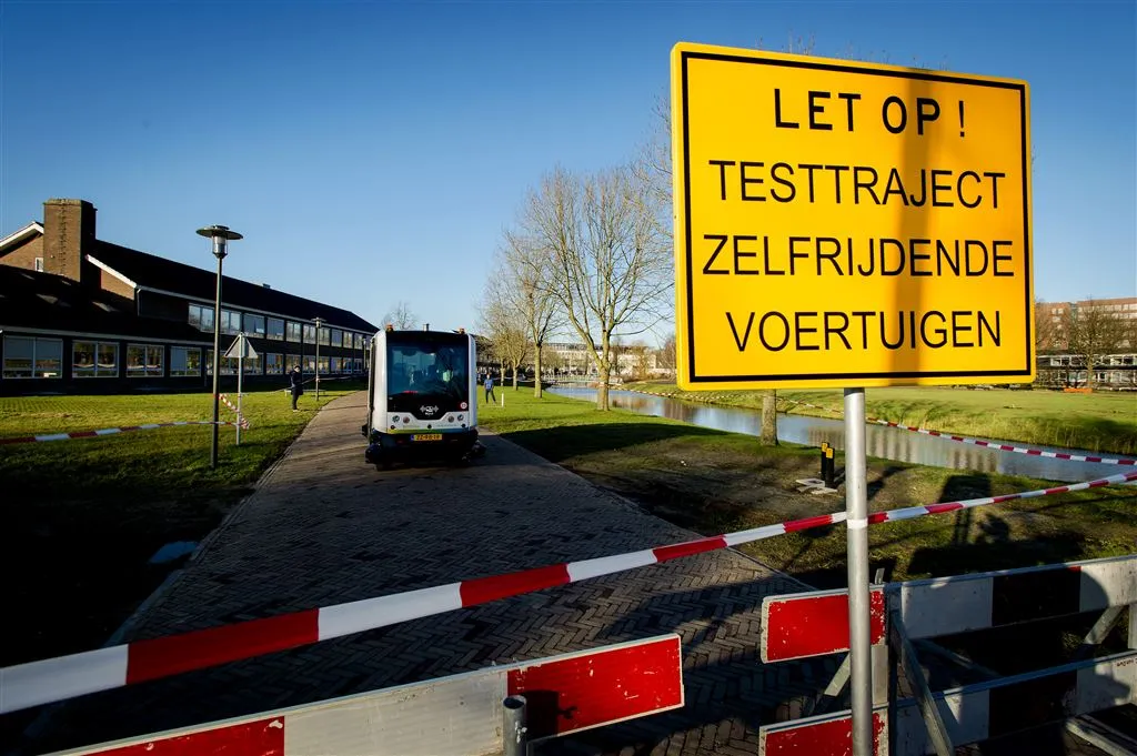 zelfrijdende autos gaan de snelweg op1455634571