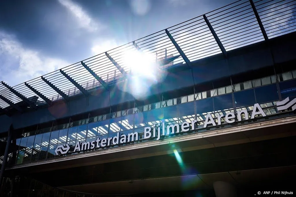 zes minderjarigen vast voor duwen van iemand op spoor bij bijlmer1683552545