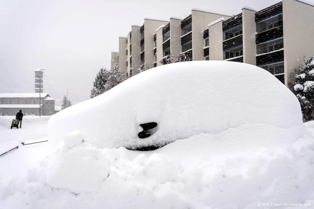 zware sneeuwval in alpen leidt tot problemen1607257691